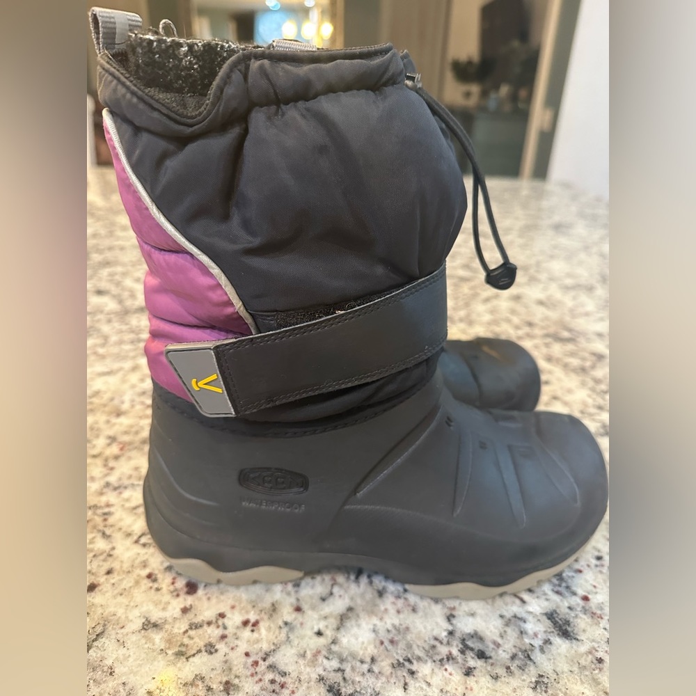 Keen kids insulated, waterproof boots